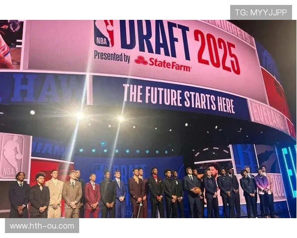 篮坛风云再起：赛场精彩瞬间与球星表现全解析